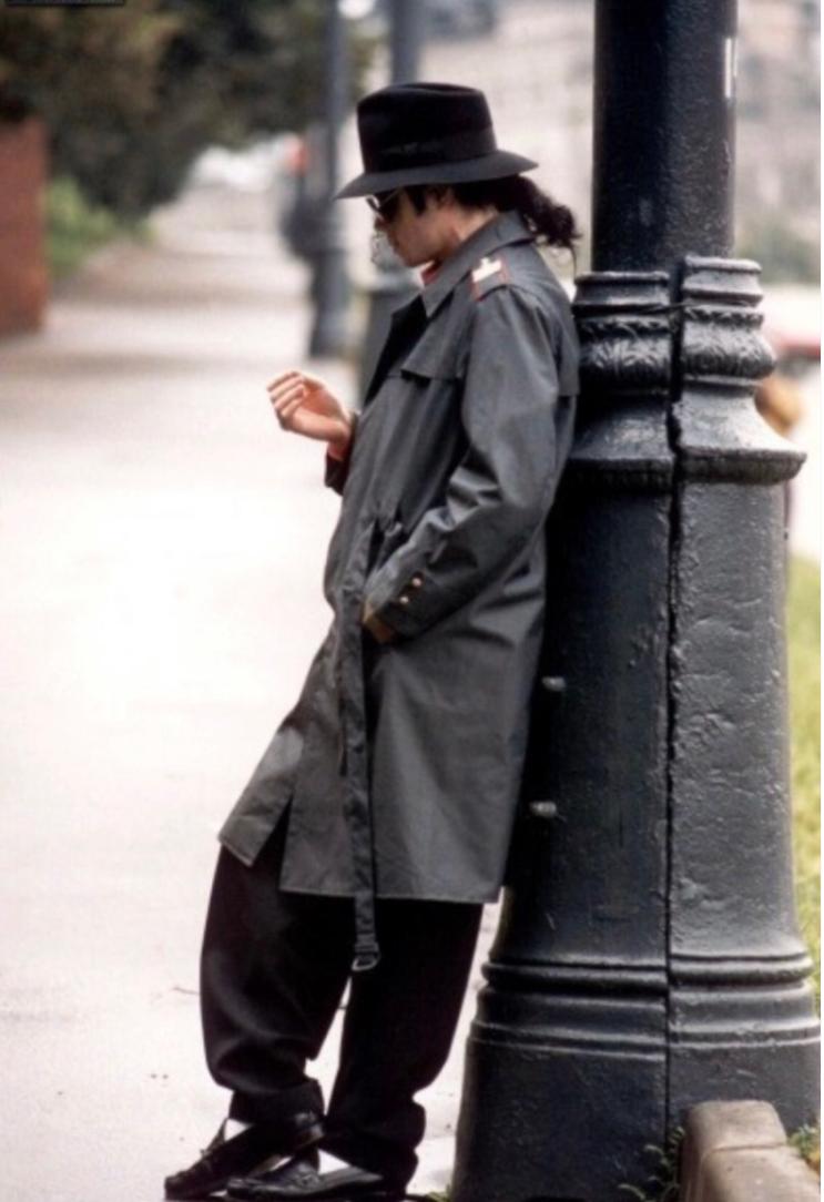 Michael Jackson-Stranger in moscow(모스크바의 낯선 이방인)