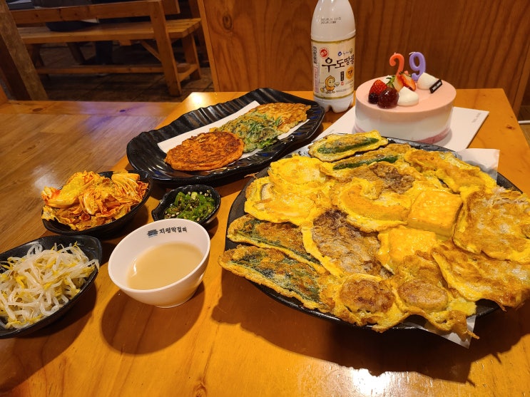  당감동 막걸리 유쾌한 빈대떡 : 최고의 조합은 땅콩 막걸리와 모듬전!