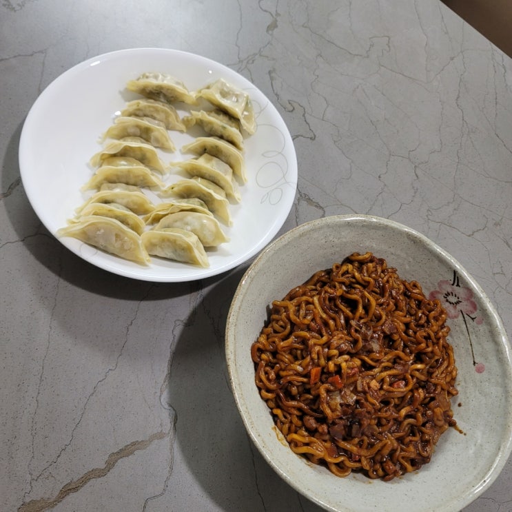  오뚜기 짜슐랭 짜장라면 먹어본 후기/전자레인지만두찜기 사용방법