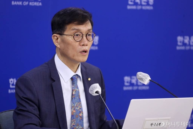 "영끌족 대출금리 어쩌나"…한은, 두달새 금리 1%p 올릴 수도 "영끌족 대출금리 어쩌나"…한은, 두달새 금리 1%p 올릴 수도