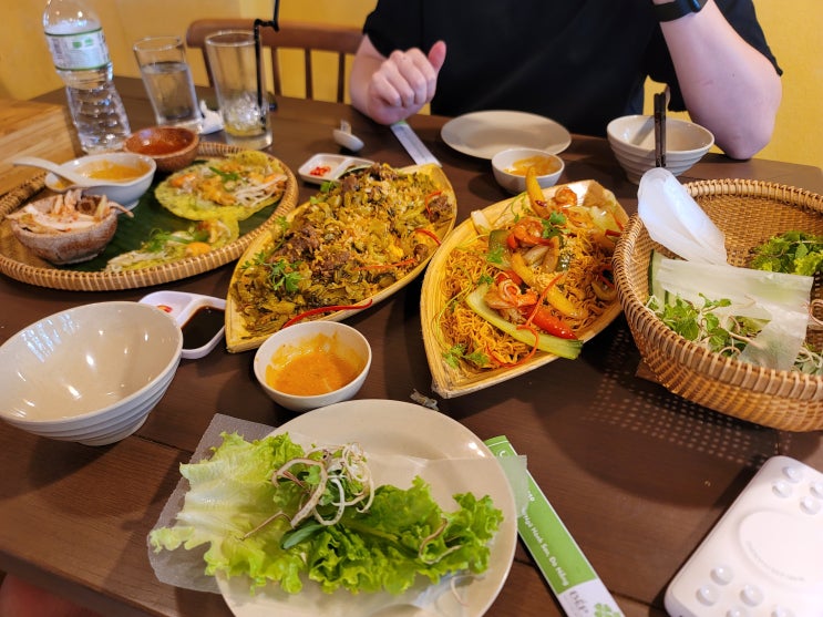  베트남 다낭 반쎄오 맛집 '벱꾸온(BEP CUON)', 다낭 로컬 요리 전문점으로 현지인과 관광객에게 사랑받는 곳.