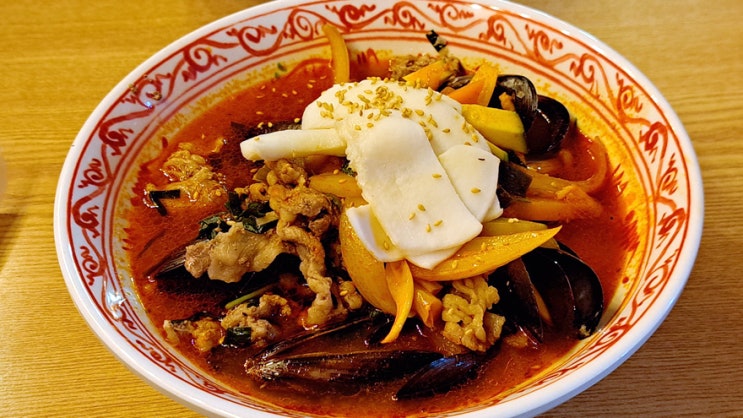 을지로 맛집 마마스찬에서 차돌짬뽕 곱빼기로 런치타임! 을지로 맛집 마마스찬에서 차돌짬뽕 곱빼기로 런치타임!