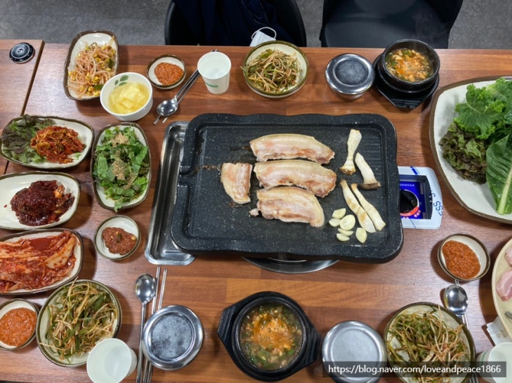 [청주 용암동] 향천 - 삼겹살집인데 반찬으로 육회, 게장?! 야훙!