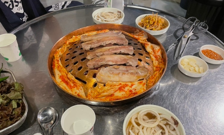 용산 후암동 맛집 사랑방 참숯화로구이 최자로드에 소개된 108계단 앞 삼겹살