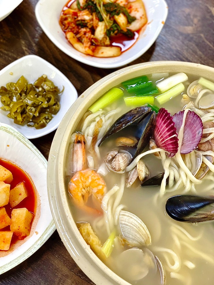  인천 영종도 을왕리 여행 ::: 푸짐한 조개 양에 반하는 "황해해물칼국수 2호점" 맛집 추천
