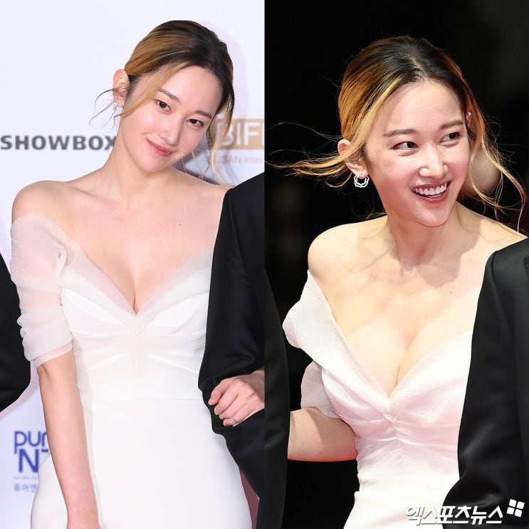 '청순 여신' 전종서, 부산국제영화제 레드카펫에서 순백의 드레스 입고 예쁜 웃음...파격 볼륨감에 시선 집중 (ft. 현장 포토) '청순 여신' 전종서, 부산국제영화제 레드카펫에서 순백의 드레스 입고 예쁜 웃음...파격 볼륨감에 시선 집중 (ft. 현장 포토)