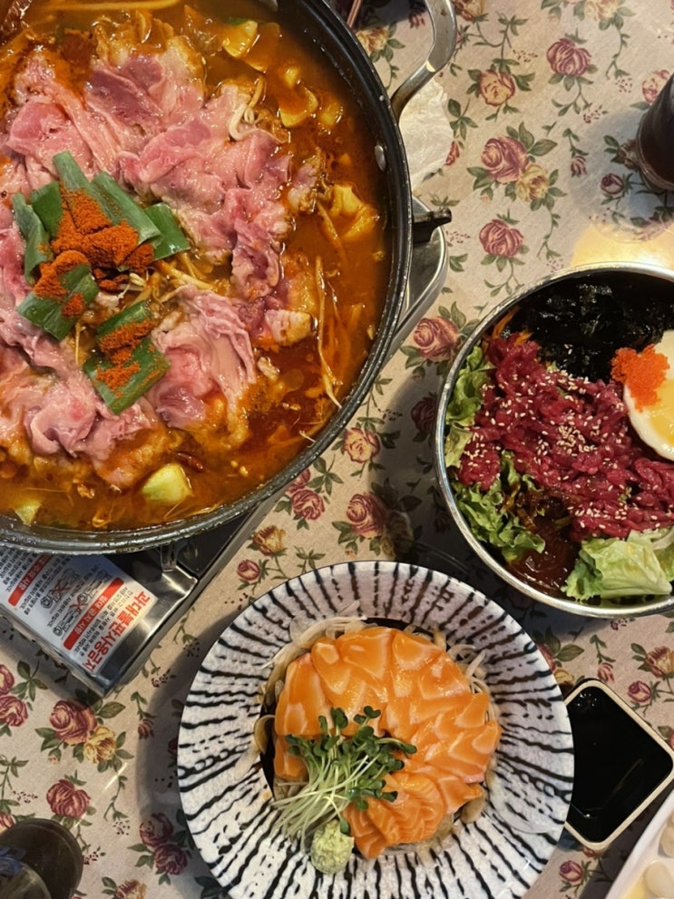  [김해맛집/봉리단길맛집]모퉁이집|전골, 연어, 육회 까아쥐 다 잡아버린 봉리단길 숨은 맛집!