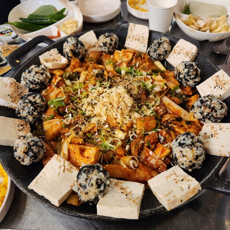  교대 삼산회관 돼지김치구이 웨이팅 맛집