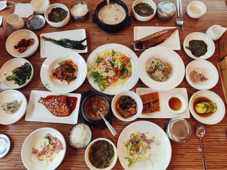 경주 한정식 맛집 홍시 정갈한 한상 넓은 야외 정원 경주 한정식 맛집 홍시 정갈한 한상 넓은 야외 정원