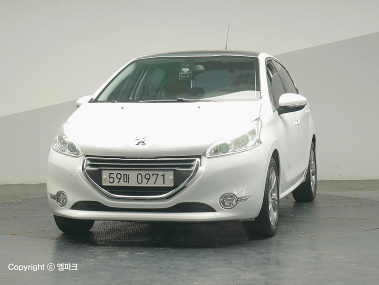  푸조 208 중고차 달라보여요~