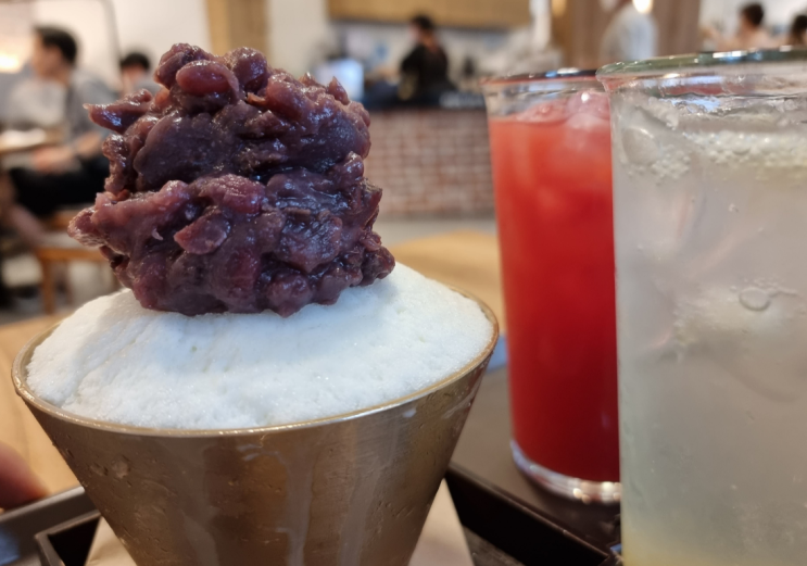  시원한 팥빙수 한그릇 뚝딱해요