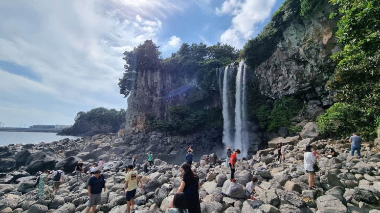  [제주 볼거리] 동양 유일 바다로 떨어지는 폭포: 정방폭포, 그리고 서복공원