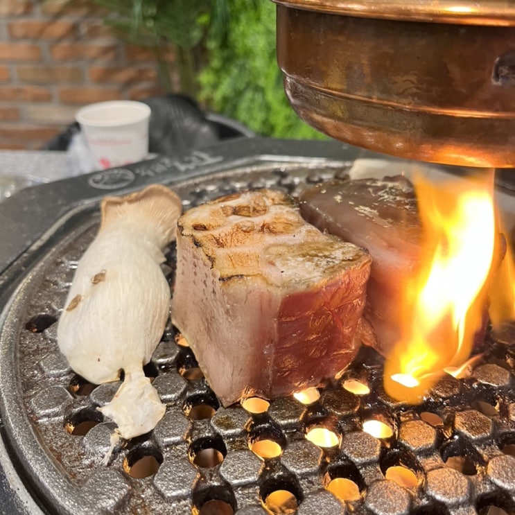  [서울/마포구] 추억의 연탄불향 낭낭한 홍대 고기맛집, 홍대입구 <제줏간>
