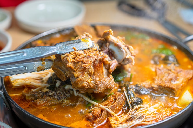  일산 장항동 감자탕 맛집 - 정발산역 푸짐한 뼈해장국 후곡뼈다귀