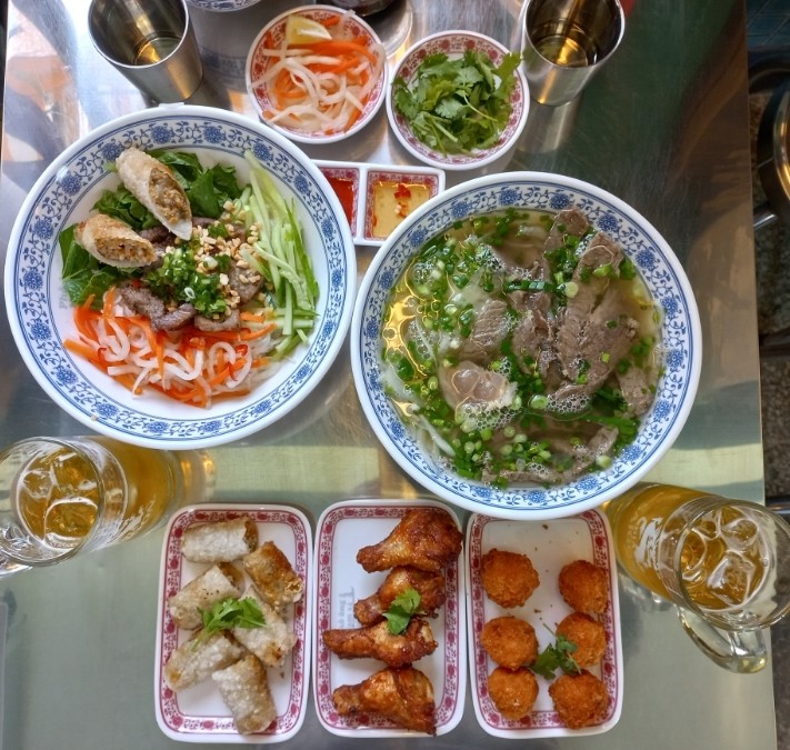  홍대쌀국수 홍대역낮술 포옹남