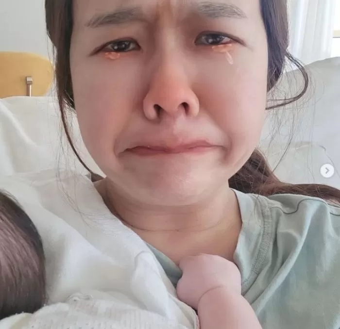'제이쓴' 홍현희, 결혼 4년 만에 얻은 아들 때문에 눈물을 뚝뚝 "똥별아 제발 멱살은 잡지 말아줘" '제이쓴' 홍현희, 결혼 4년 만에 얻은 아들 때문에 눈물을 뚝뚝 "똥별아 제발 멱살은 잡지 말아줘"