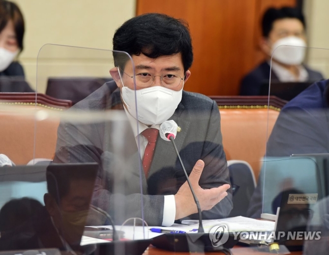 네이버·카카오, 작년 각 1조원대 내부거래…4년새 2배·7배로 네이버·카카오, 작년 각 1조원대 내부거래…4년새 2배·7배로