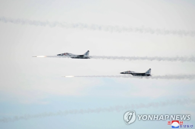 북한, 8일엔 전투기 150대 동시출격 시위…군, F-35A 대응