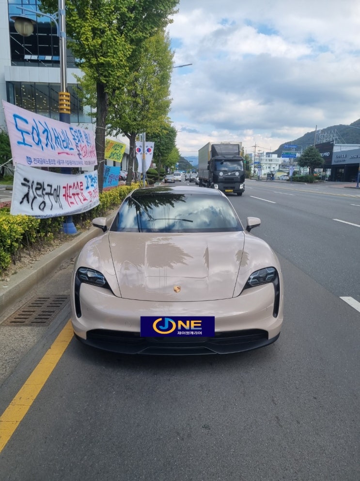 포르쉐 타이칸 [제이원캐리어]  창원포르쉐-전남여수항 탁송.