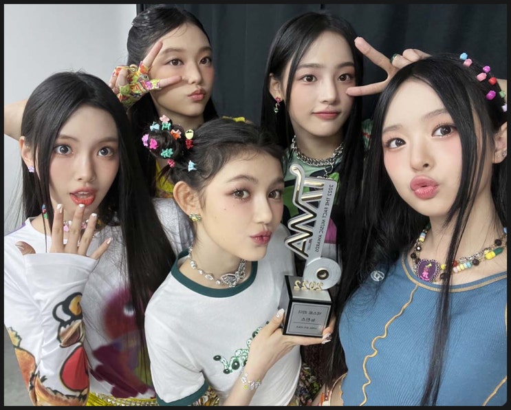 [뉴진스] <b>데뷔</b> 79일 만에 첫 <b>신인상</b> 받은 걸그룹 뉴진스... 