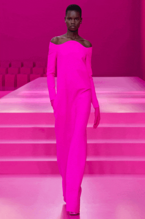 발렌티노 VALENTINO 브랜드 상징 컬러 핑크 PINK PP! 쿨톤 겨울 분들 주목! 발렌티노 VALENTINO 브랜드 상징 컬러 핑크 PINK PP! 쿨톤 겨울 분들 주목!
