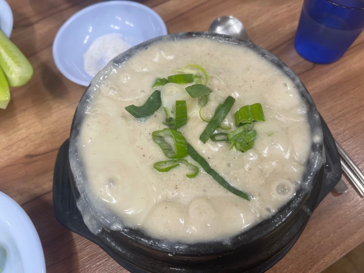 국물이 진한 뜨끈한 원조호수삼계탕에 후식으로 와플대학 애플시나몬와플