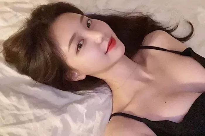 '제로투 댄스' 로 인기 BJ 문월, '잠방송' 마친 뒤 보여준 얼굴이 아프리카 TV 시청자 사이에서 화제 '제로투 댄스' 로 인기 BJ 문월, '잠방송' 마친 뒤 보여준 얼굴이 아프리카 TV 시청자 사이에서 화제