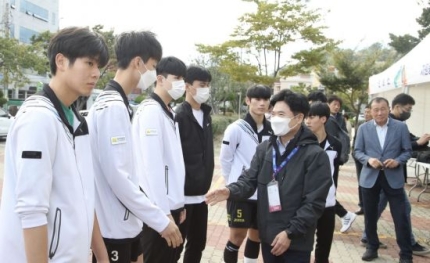 이야기 <b>김대중</b> 전남<b>교육감</b>, 전국체전 출전한 학생선수단 <b>격려</b>