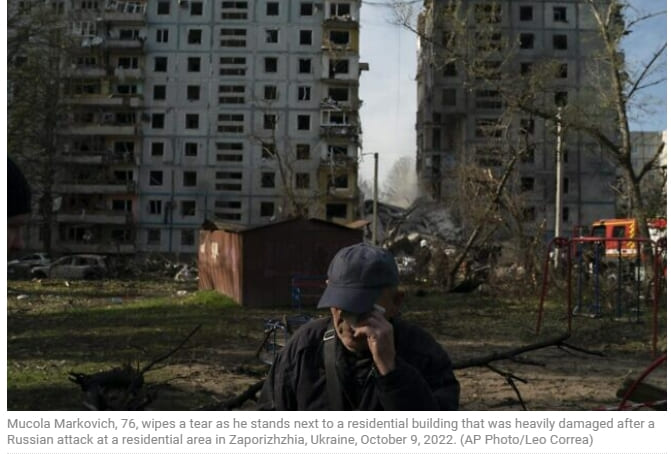러시아, 키이우에 대규모 폭격...4층 아파트 붕괴...수십명 사망