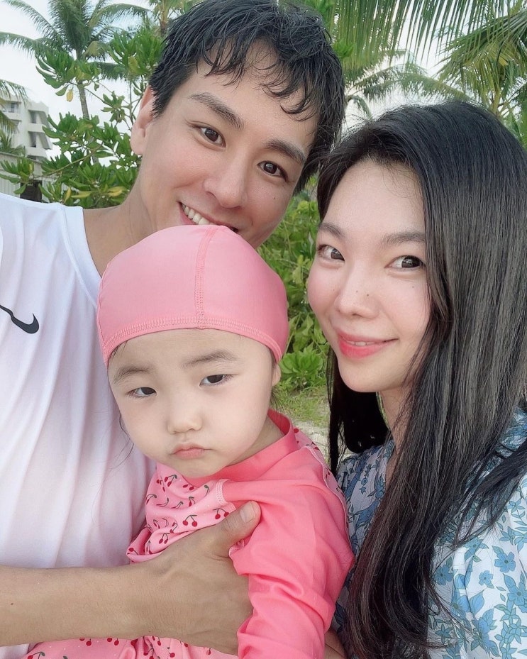 '돌싱글즈2' 이다은, 트렌치코트 입고 윤남기와 데이트...2세 외모 언급에 찔려 쌍꺼풀 수술 고백 '돌싱글즈2' 이다은, 트렌치코트 입고 윤남기와 데이트...2세 외모 언급에 찔려 쌍꺼풀 수술 고백