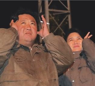 북한 <b>김정은</b>의 도발 그리고 온실농장 <b>준공식</b> 참석한 <b>김정은</b>