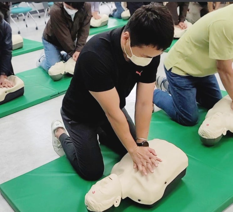  현직 소방관에게 배운 심폐소생술 교육, 5분 투자로 심폐소생술 순서와 위치, 방법 제대로 익히기