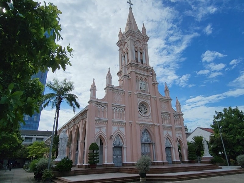 다낭 핑크성당 외관