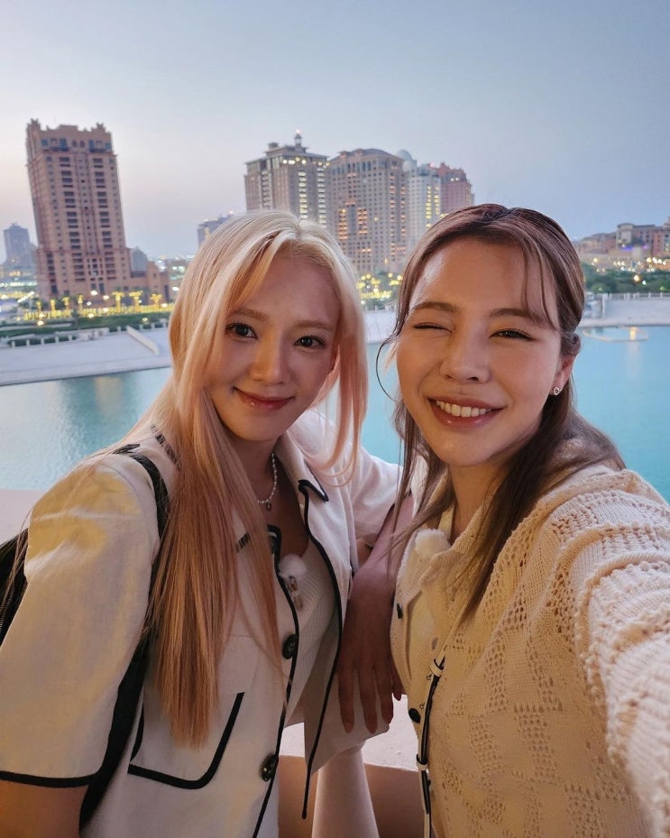소녀시대 멤버 써니-효연, 둘이 꼭 붙어서 애정 과시하자 질투한 멤버들...수영 "뭐야? 왜 둘이서" 소녀시대 멤버 써니-효연, 둘이 꼭 붙어서 애정 과시하자 질투한 멤버들...수영 "뭐야? 왜 둘이서"