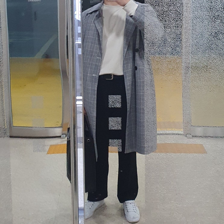 남자 옷 코디 : 체크 코트 아이보리 맨투맨 블랙 토트백 남자 옷 코디 : 체크 코트 아이보리 맨투맨 블랙 토트백