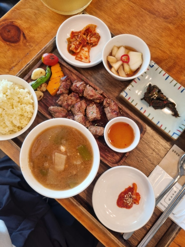  상수역 맛집 경주식당 직접 구워주는 부드러운 목살 정식