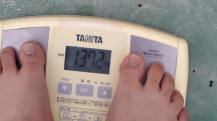 137kg에서 68.5kg로 다이어트한 일본인 유튜버