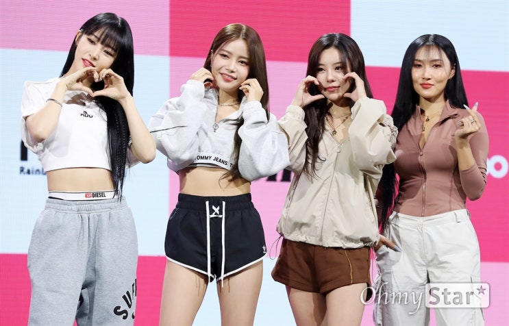 '일내러 돌아왔다' 마마무 솔라·문별·휘인·화사, '마이크 온' 쇼케이스에서 멋진 무대를 찢다 (ft. 현장 포토) '일내러 돌아왔다' 마마무 솔라·문별·휘인·화사, '마이크 온' 쇼케이스에서 멋진 무대를 찢다 (ft. 현장 포토)