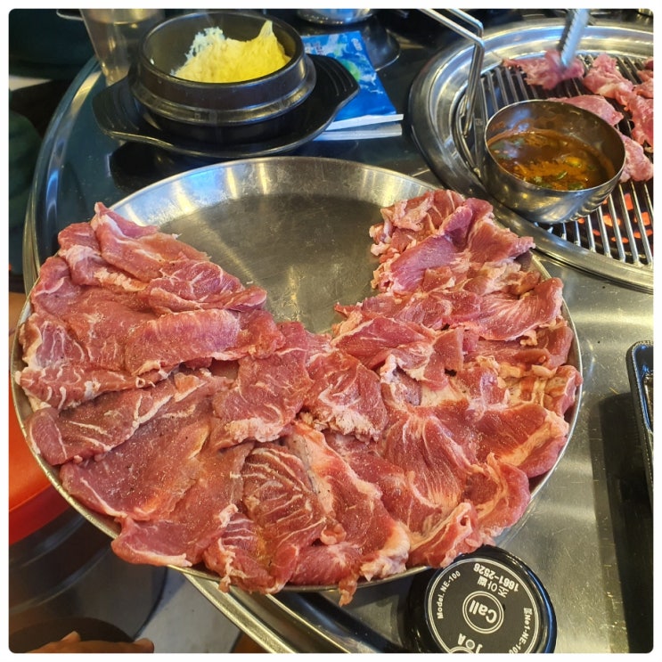  생고기를 부위별로 다양하게 즐길수 있는 제주도 현지인 맛집 제주도 뽈살집 동화로연탄구이 연동점