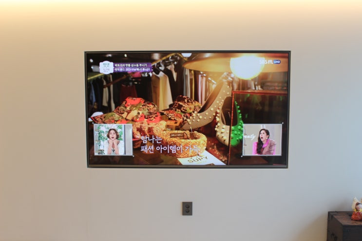  벽걸이티비설치 거실 인테리어 환경 깔끔한 선정리 삼성 85/82인치 QN82Q6FNAF QN85Q70RAF 엘지 77인치 OLED77CXAUA 티비킹 부천 / 구로