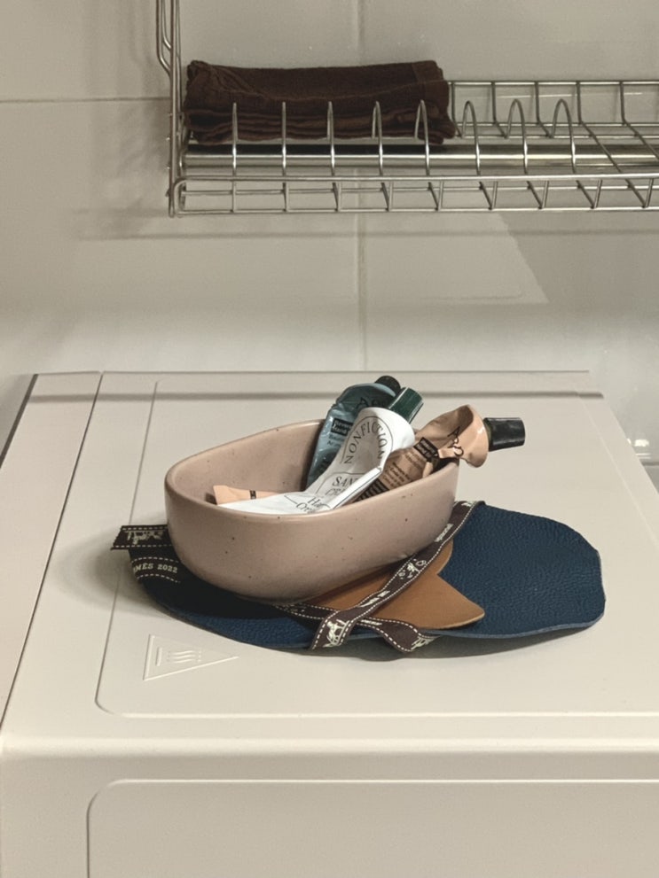  가죽 자투리와 포장끈을 활용한 코스터 제작
