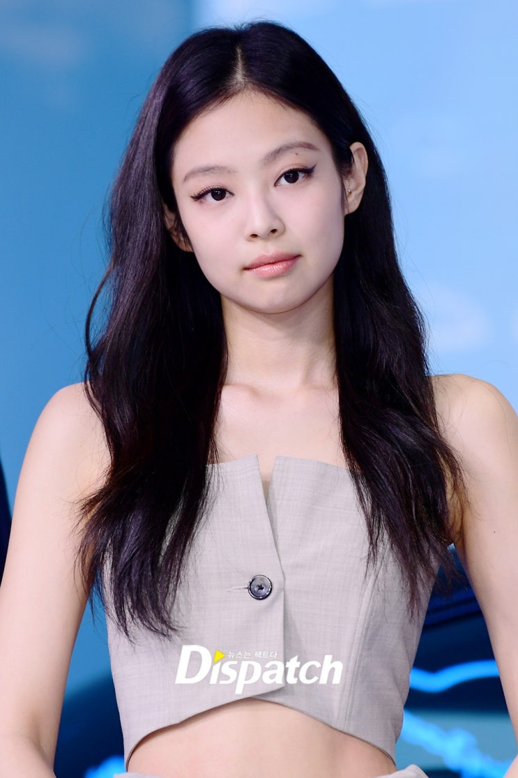 블랙핑크 제니가 디자인 참여한 포르쉐, 구름을 시각화한 디자인에 자연적 모티브 반영한 드림카 공개 블랙핑크 제니가 디자인 참여한 포르쉐, 구름을 시각화한 디자인에 자연적 모티브 반영한 드림카 공개