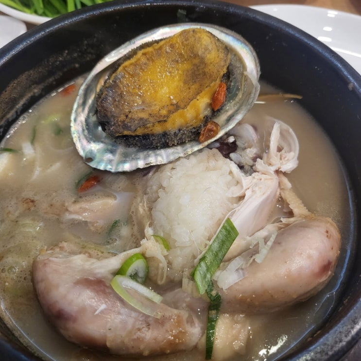  뜨~끈한 수원 전복한방 명품본가삼계탕 맛집!!(인삼주도 별미에요 )