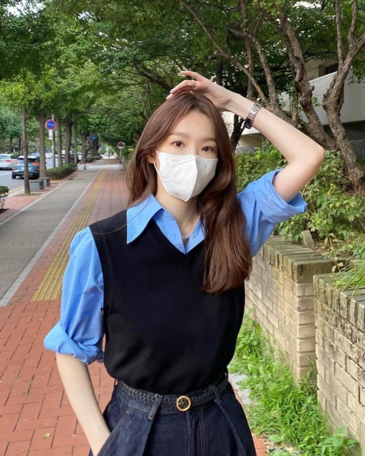 강민경·안소희·기은세·이해리, 니트가 빛나는 계절에 스타들이 데일리 룩으로 고른 니트 베스트 스타일링 강민경·안소희·기은세·이해리, 니트가 빛나는 계절에 스타들이 데일리 룩으로 고른 니트 베스트 스타일링