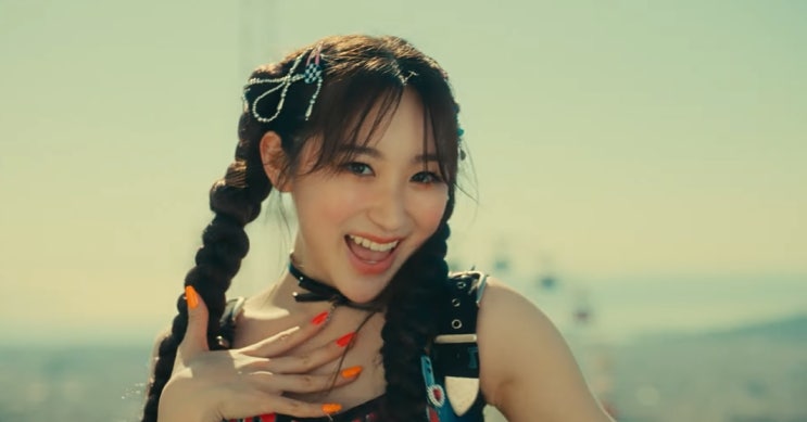  [MV] 이채연 _ hush rush [뮤비/가사/듣기]