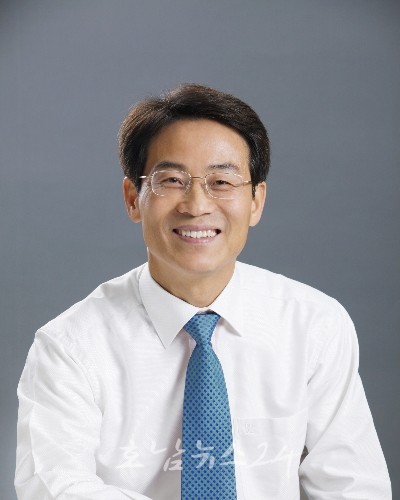  행정고시 출신 강진원 강진군수 전용차, 내구연한 무시하고 7천6백만 원 최고급 세단 K9 교체.. 자치 역행 처사에 비난 봇물 (제1보)