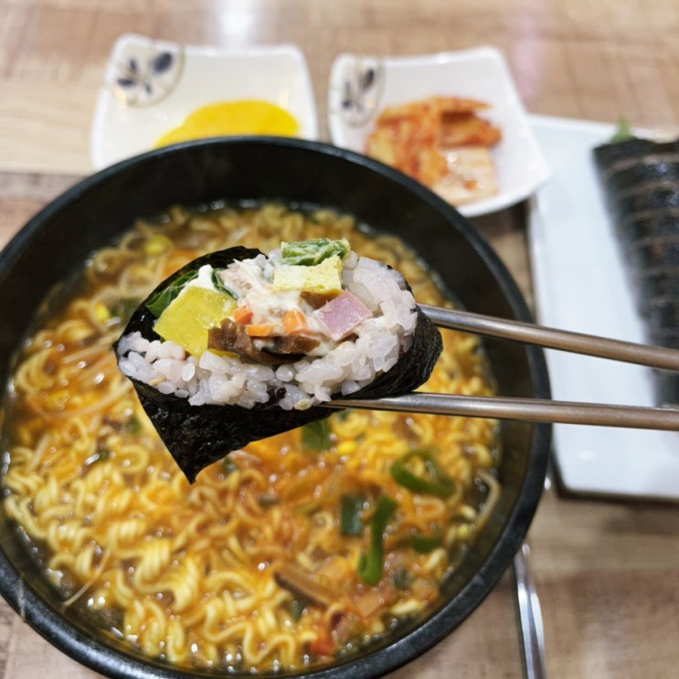  수원 우만동 맛집 푸딩김밥 칠천오백원의 행복