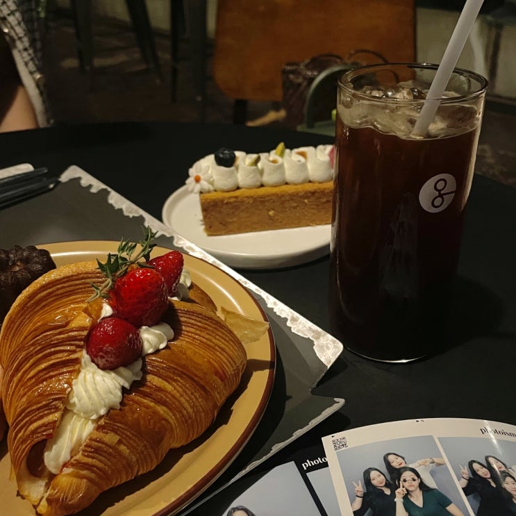  [옹근달] 베이커리와 연못이 있는 성수동 핫플 대형카페