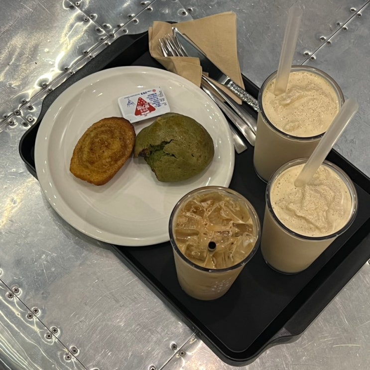  대구월성동 대형카페 커피팀버 월성점에서 베이커리 즐겨요