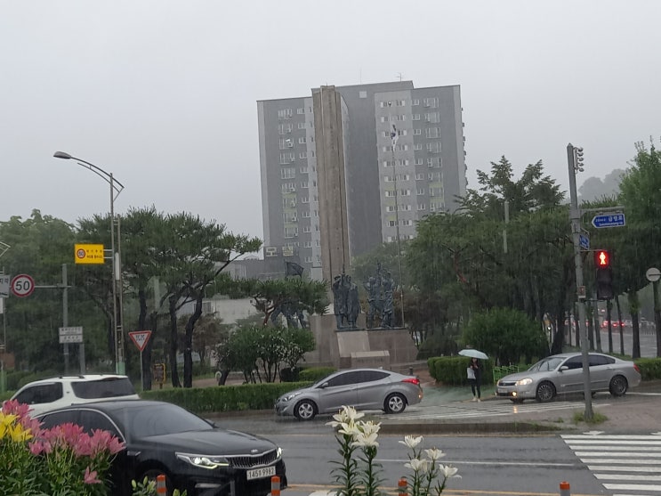 장마철에 갔었던 경기도 용인시 독립항쟁기념탑과 통일공원 사진입니다.
